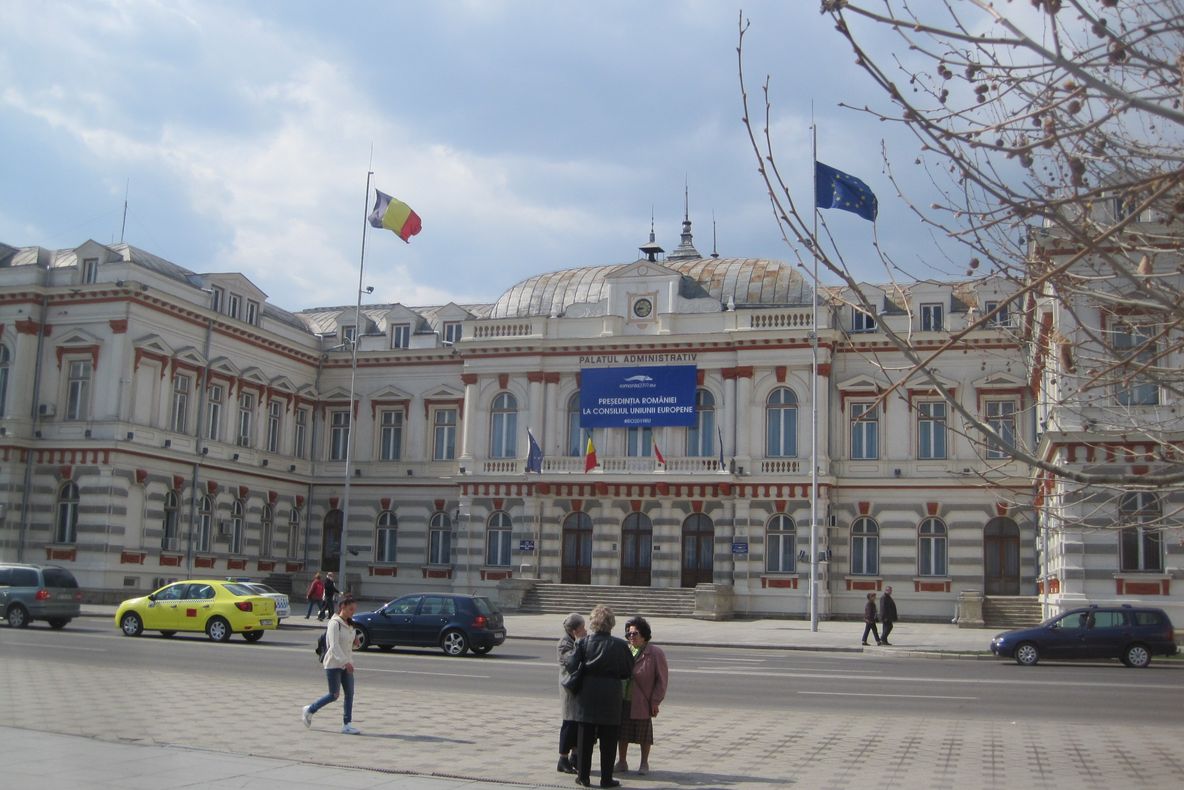 Prefectul de Olt, chemat din concediu pentru a fi demis. Şi subprefectul va fi înlocuit