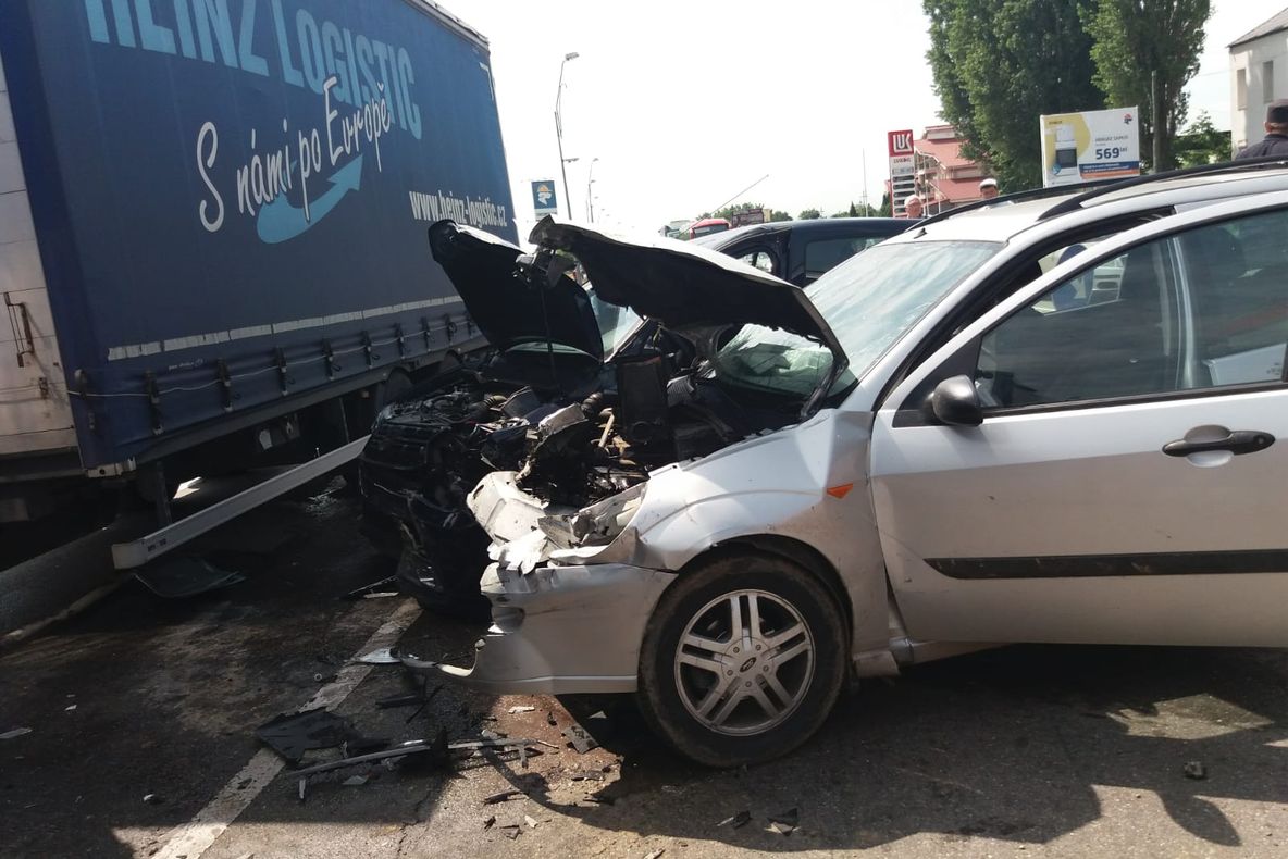 Slatina: O femeie a ajuns la spital după ce a fost lovită de o maşină, pe trecerea de pietoni