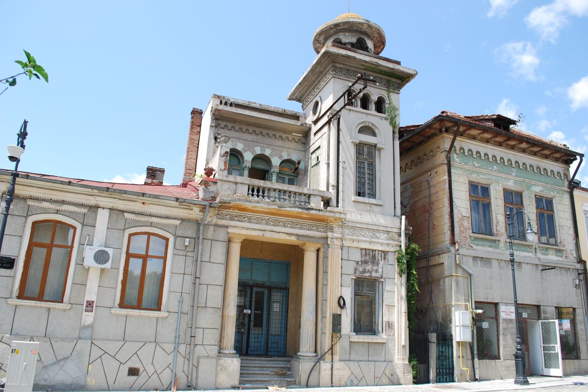 Fostul Cinema Victoria din Slatina, din nou în paragină. Primăria solicită în instanţă refacerea lucrărilor, pe cheltuiala constructorului