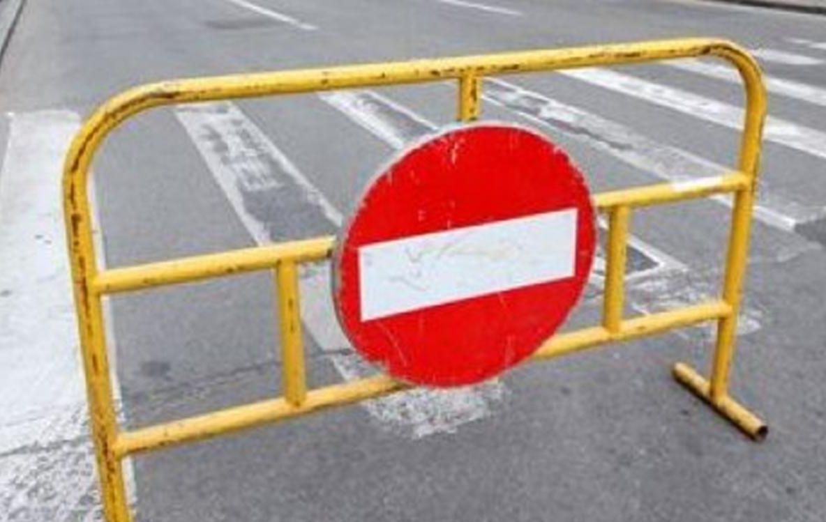 Olt: Stradă distrusă de alunecarea terenului din cauza precipitaţiilor abundente