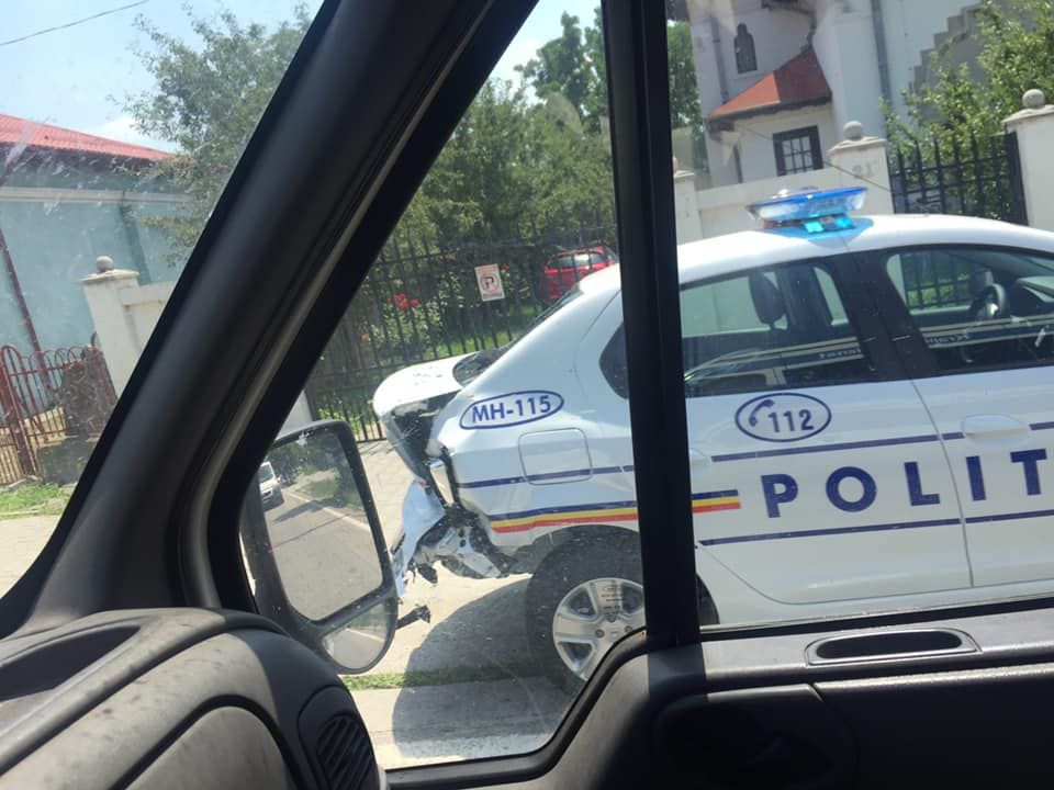 Trei autospeciale noi de poliție au făcut accident la Balș. Mașinile erau repartizate către  IPJ Mehedinți