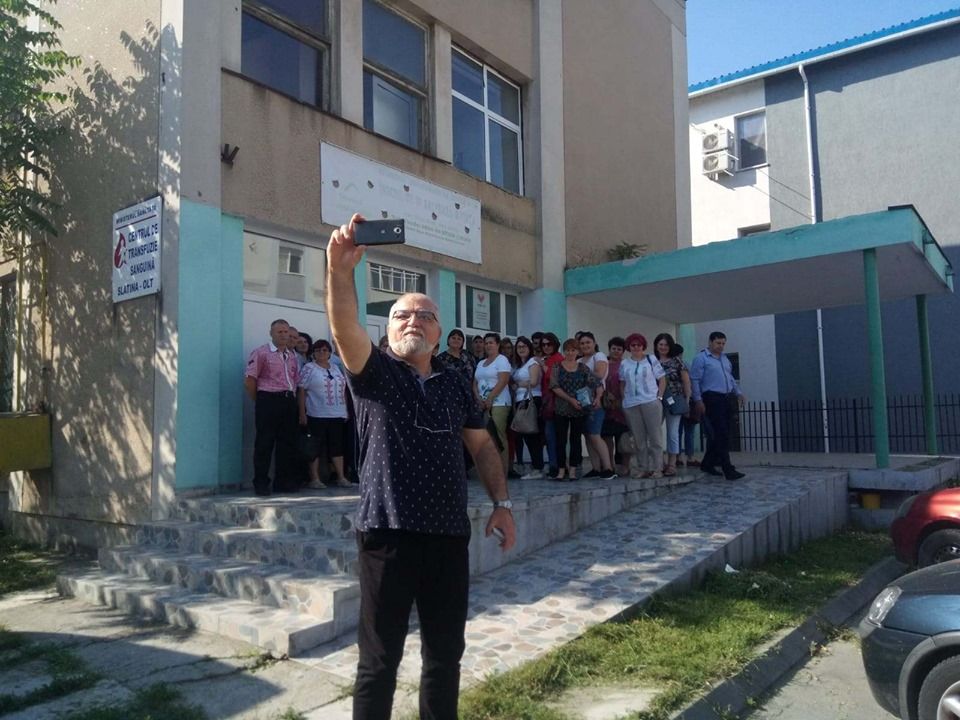 Cum îi convinge un preot pe enoriași să doneze sânge