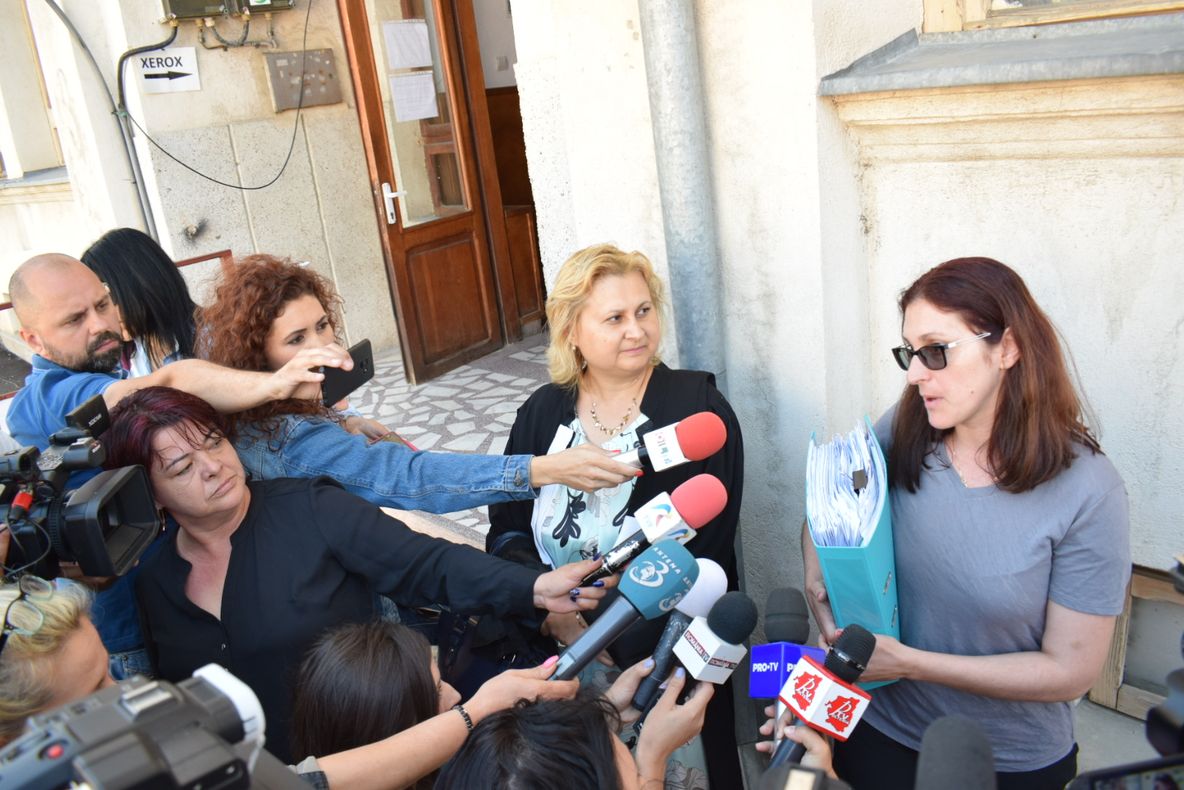 Judecătoria Slatina a rămas în pronunțare, în cazul Sorina. Magistrații, așteptați să decidă dacă fata poate pleca în SUA