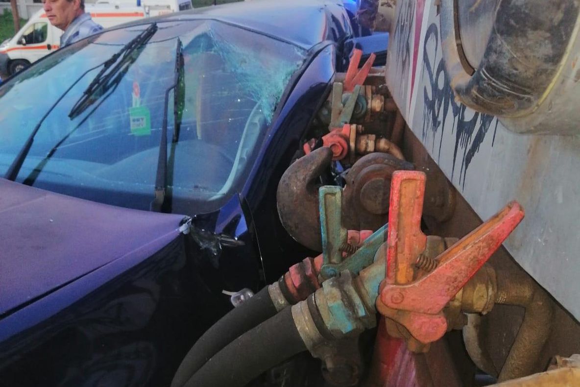 Doi răniți după ce un autoturism a fost lovit de un tren, în Olt | VIDEO