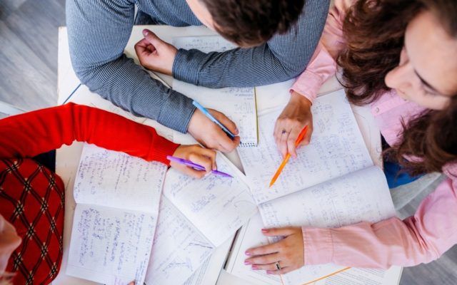 Elevii de nota 10 ai Slatinei, premiați de primărie