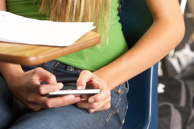 Eliminați de la BAC, din cauza telefonului. Când vor mai putea susține examenul