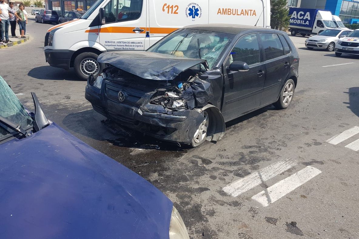 Accident cu mai multe victime, pe o stradă din Slatina - FOTO