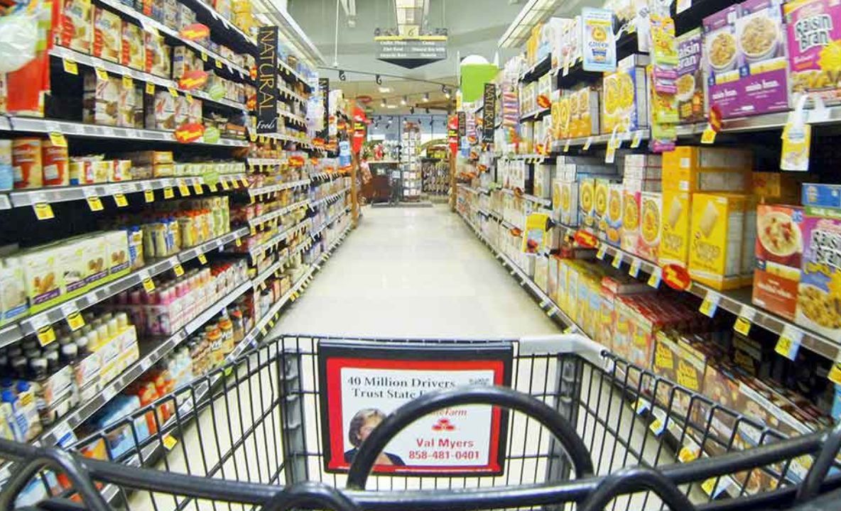 Amendă uriașă pentru un supermarket din Slatina, care vindea produse expirate