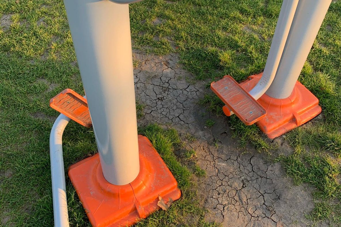Mobilierul urban din cel mai mare parc al Slatinei, vandalizat din nou