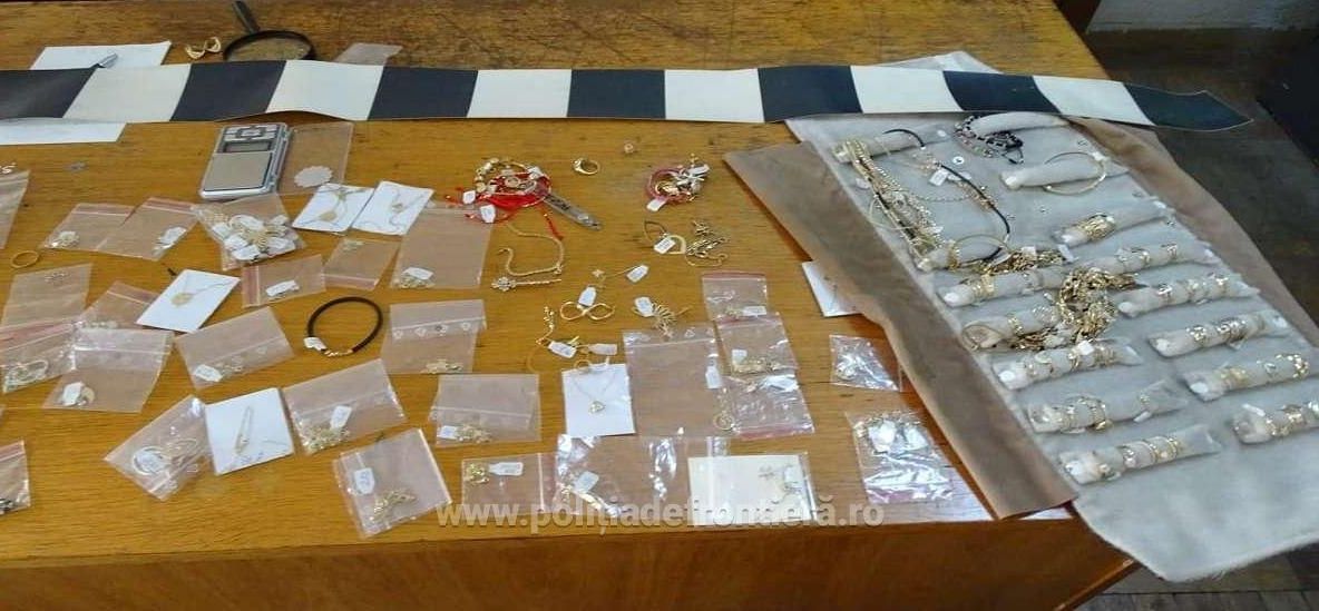 Corabia: O mică avere în bijuterii, găsită de poliţiştii de frontieră asupra unui bărbat, care căuta cumpărători