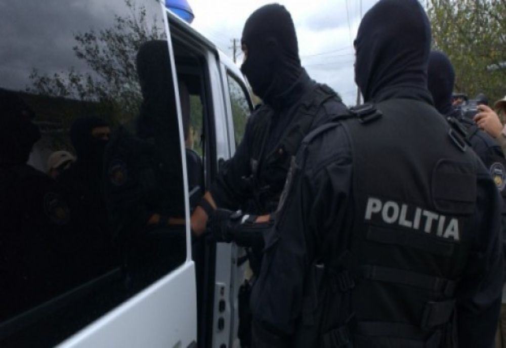 Reţineri în urma percheziţiilor din judeţul Olt