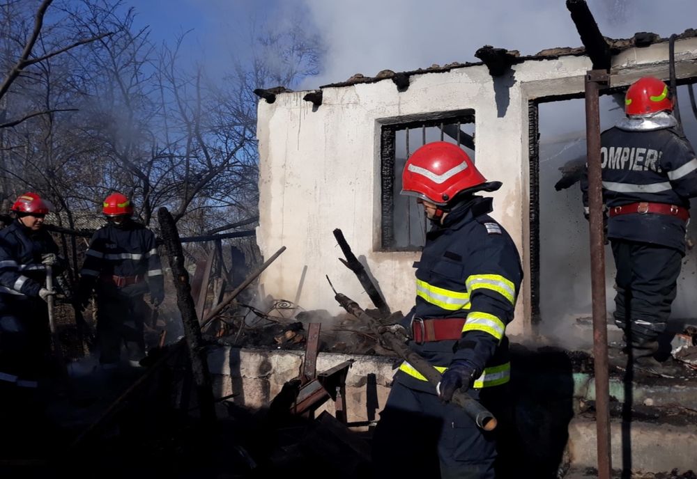 DEZASTRU pentru o familie din Olt. Le-a ars casa în proporţie de 90 la sută - VIDEO