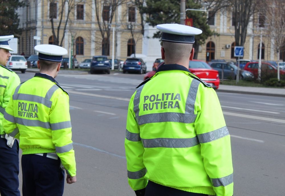 Noi "puteri" pentru poliţişti. În ce condiţii pot să efectueze control corporal, al bagajelor şi maşinii 