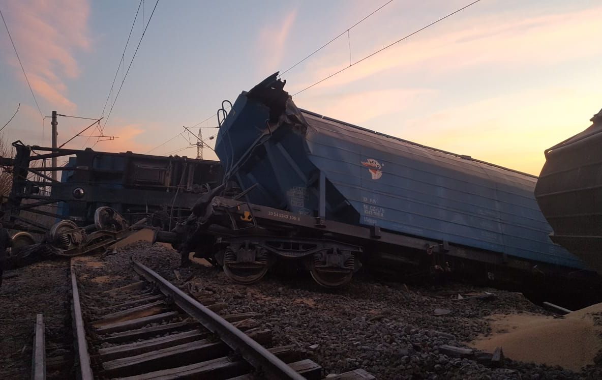 FOTO. Un tren a deraiat în județul Olt. Traficul feroviar este blocat