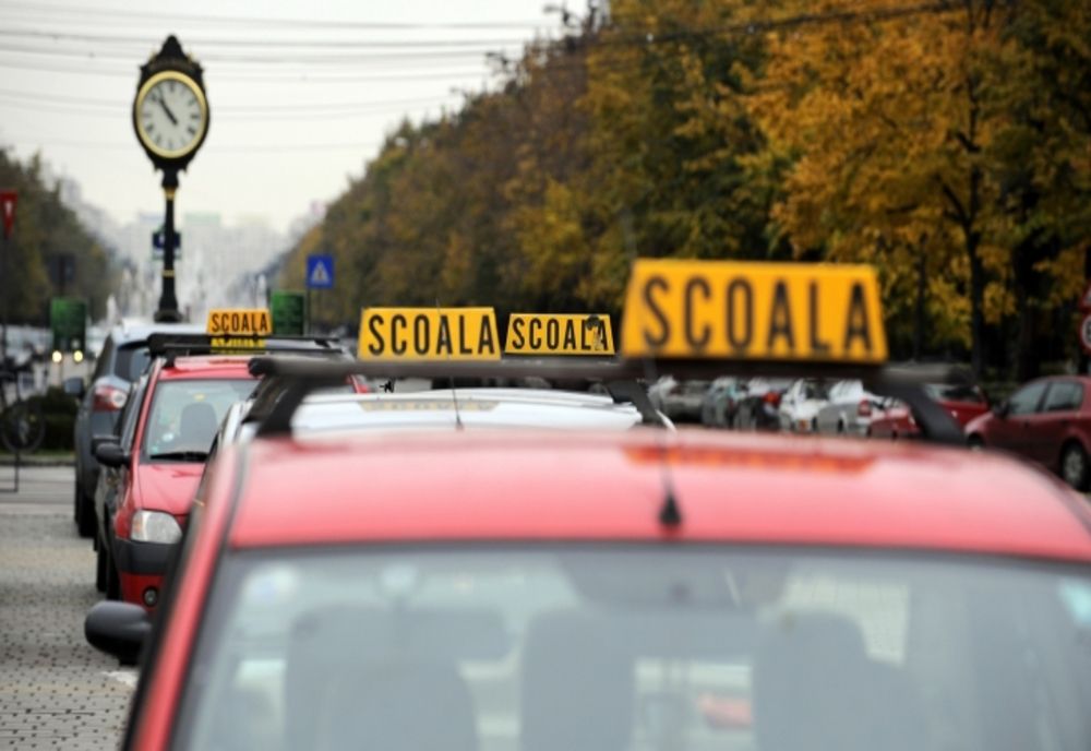Examenul auto, reluat în Olt. Candidaţilor li se va măsura temperatura, înainte probei practice