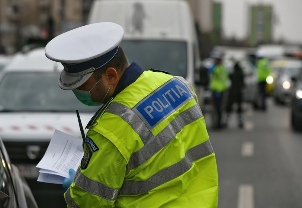 Olt: Dosar penal pentru un şofer fără permis şi proprietarul maşinii pe care o conducea