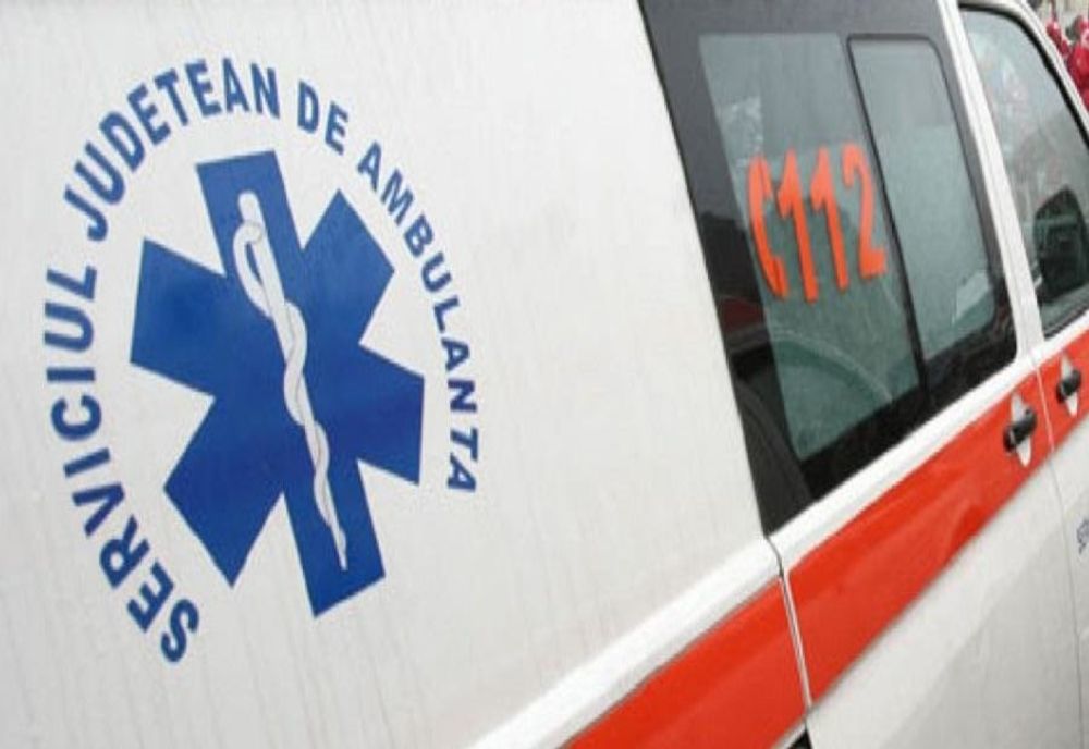 Tentativă de omor. Un bărbat din Olt i-a dat soţiei cu toporul în cap