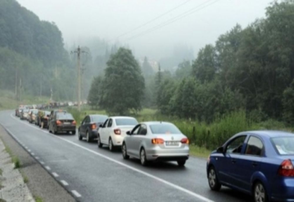  Aglomerație pe sensul de intrare în Capitală, pe A1, circulație feroviară întreruptă în Olt