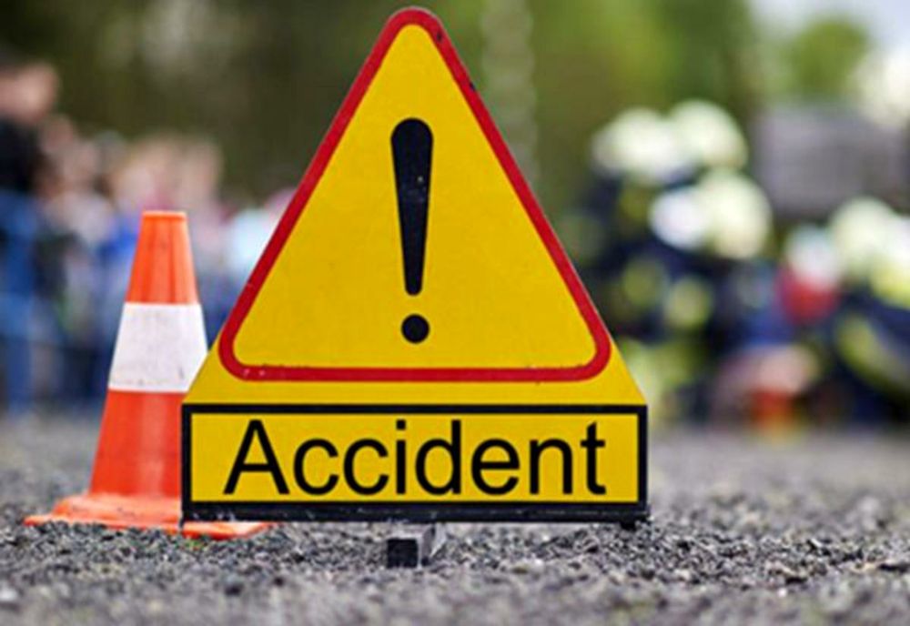 Accident în Olt. O tânără la spital, după ce maşina în care era s-a răsturnat