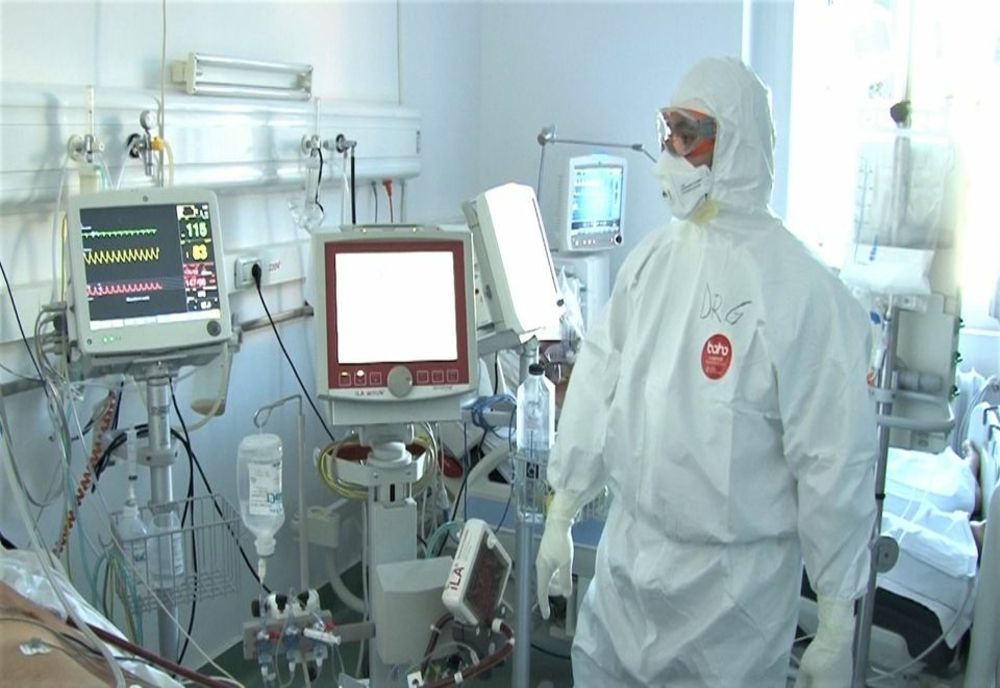 Olt: Asistentă de la Spitalul Balş, cu COVID-19, a decedat
