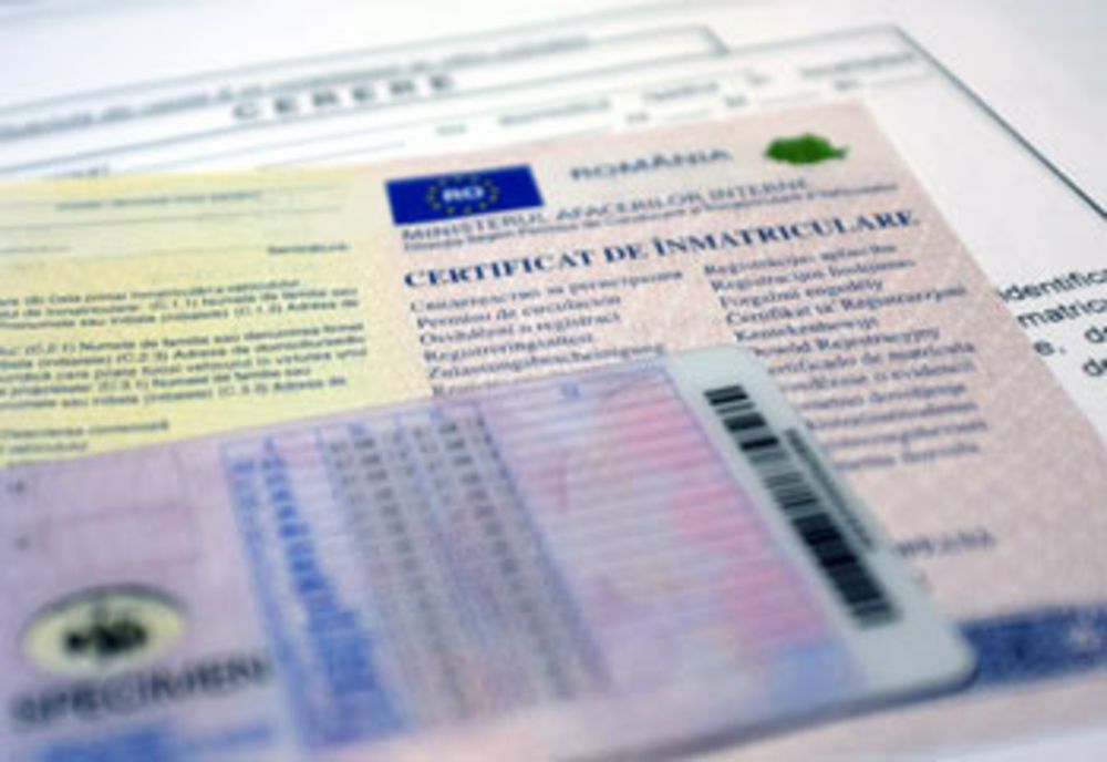 Olt: Trafic de influenţă pentru preschimbarea unui permis de conducere provizoriu. Doi tineri plasaţi sub control judiciar