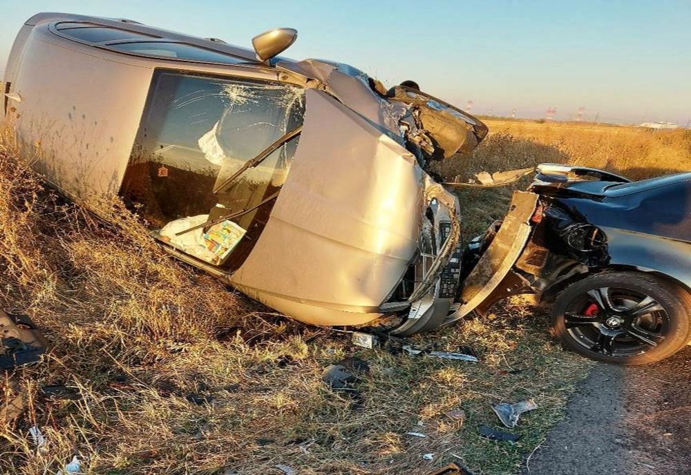 Olt: Un bărbat rănit în urma unui accident rutier în care au fost implicate trei maşini 