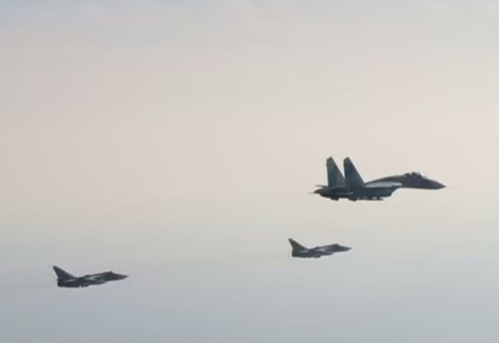 2 aeronave F-16 au interceptat un avion de mici dimensiuni la Turnu Severin. Alertă în România și Ungaria - VIDEO