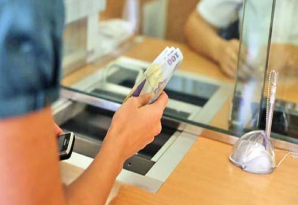 Slatina: A reuşit să ia zeci de credite folosind acte false
