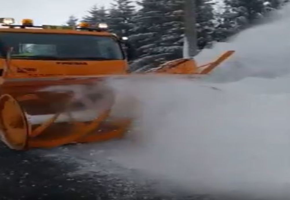 Zăpada închide Transalpina și Transfăgărășan