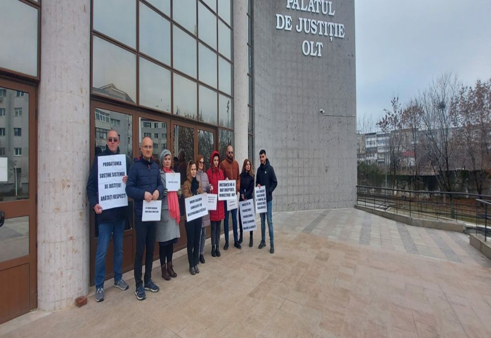 Protest la Serviciul de Probaţiune Olt