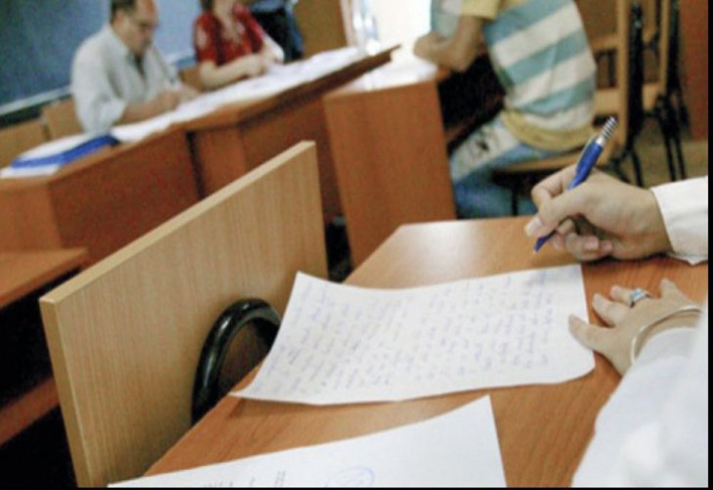 Olt: Peste 300 de elevi, absenţi de la prima probă a simulării Evaluării Naţionale