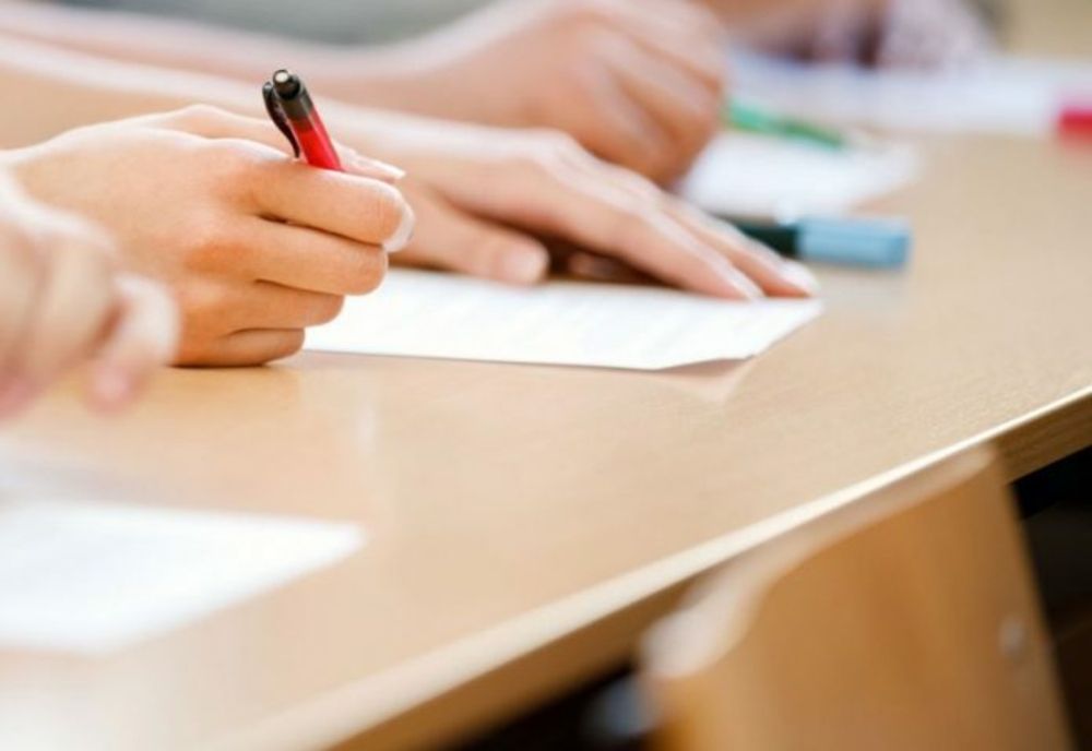 SIMULAREA EXAMENULUI DE BACALAUREAT ÎNCEPE LUNI: ELEVII SUSȚIN PRIMA PROBĂ LA LIMBA ȘI LITERATURA ROMÂNĂ