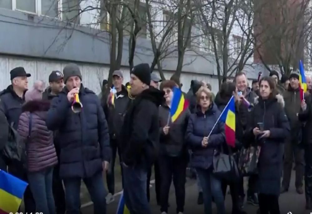 TRAFIC RESTRICȚIONAT ÎN CENTRUL CAPITALEI. 30.000 DE PERSOANE, NEMULȚUMITE DE ORDONANȚA ”TRENULEȚ”, SUNT AȘTEPTATE ÎN PIAȚA VICTORIEI 