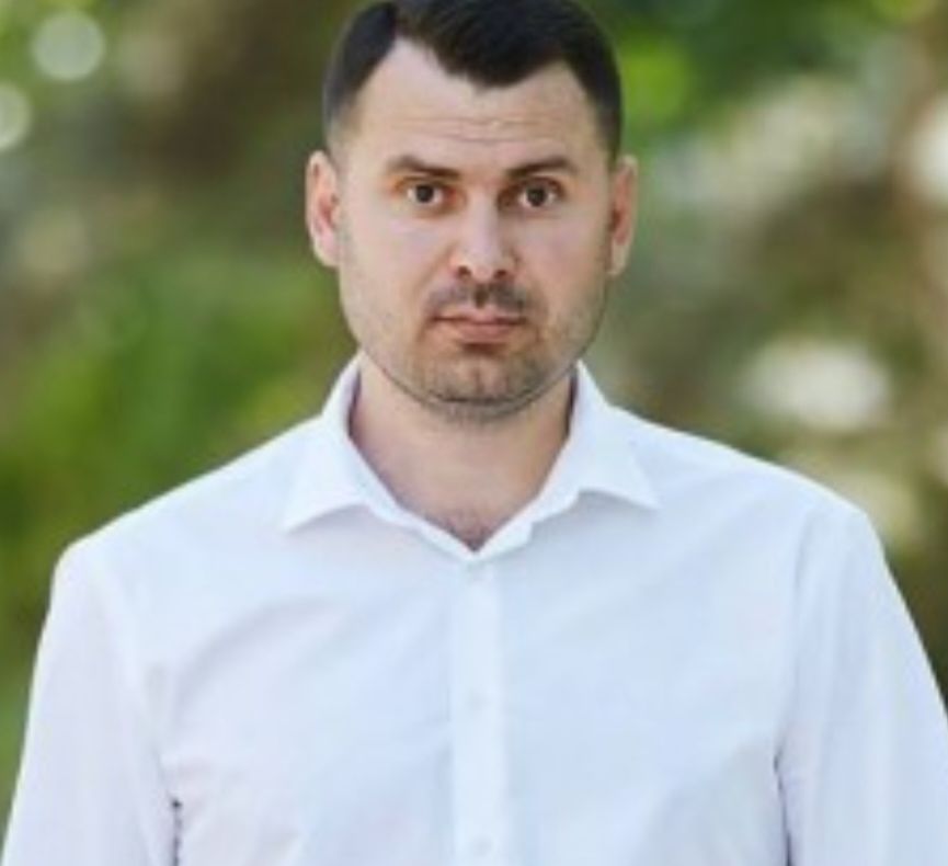 ROMÂNIA TRĂDATĂ ÎN DIASPORA: VASILE COSTIUC FILMEAZĂ CUM SE FURĂ ALEGERILE SUB PROTECȚIA STATULUI MOLDOVEAN