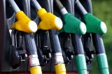 Motorina a trecut de 10 lei pe litru într-un lanț de benzinării din București. Noi scumpiri la pompă