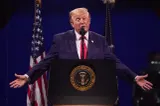 Trump aruncă în aer summitul NATO! „Sunt supărat pe Alianță” și anunță blocarea relațiilor comerciale cu o țară aliată