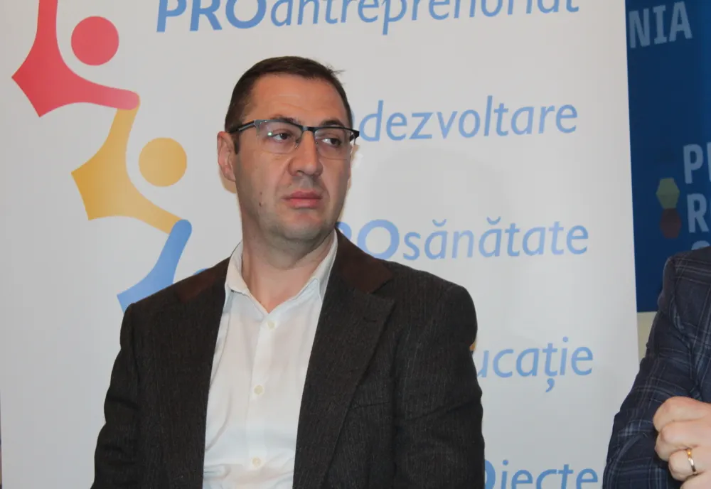 Lupta din Pro România, faza pe Whatsapp. Fostul coordonator din Olt pleacă din partid după ce a fost scos dintr-un grup coordonat de Ponta