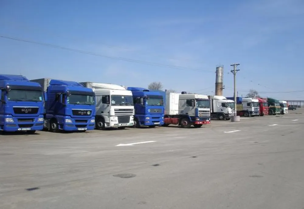 Slatina: parcări pentru TIR-uri și dube la marginea orașului