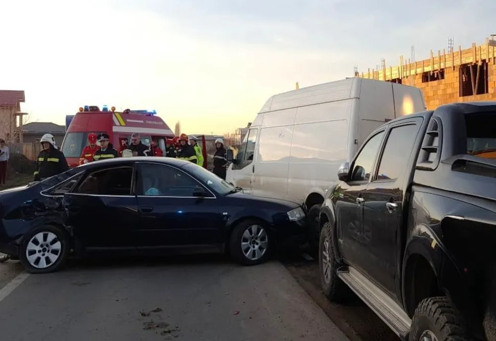 Accident la Slatina, provocat de un şofer începător. Trei persoane au ajuns la spital - VIDEO