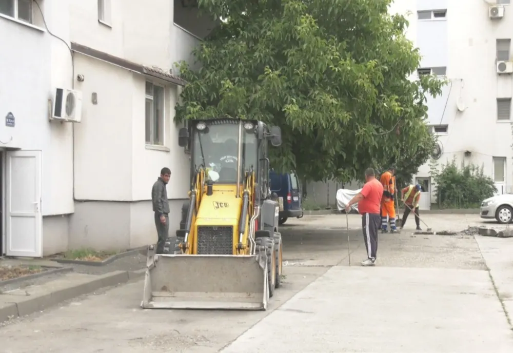 S-a trecut la asfaltarea străzilor degradate din Slatina