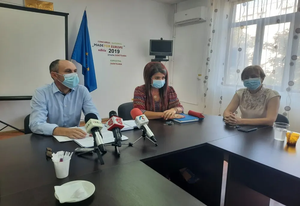 Majoritatea şcolilor din judeţul Olt încep cursurile după "scenariul galben", deşi doar în şapte localităţi s-ar impune acest lucru. Explicaţiile ISJ