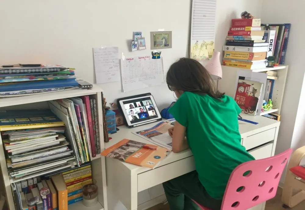 Încă un oraş din Olt accesează fonduri europene pentru achiziţia de tablete, laptopuri şi alte echipamente IT pentru elevi