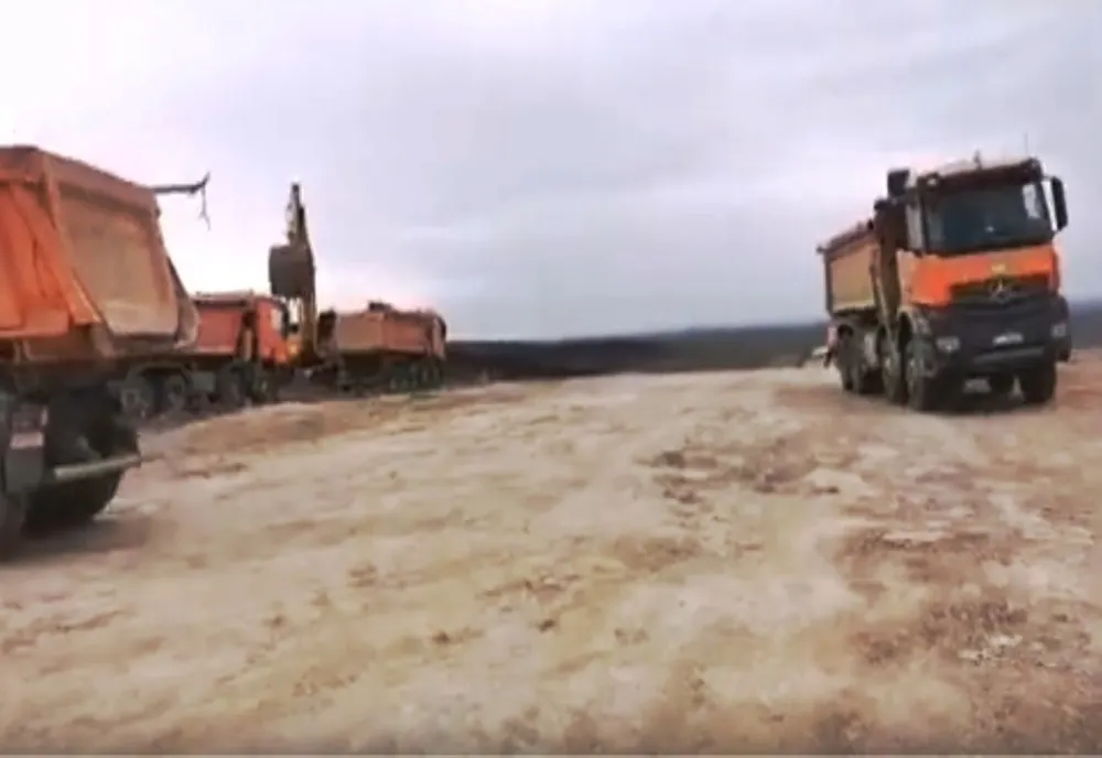 Agricultorii din Olt vecini cu Drumul Expres au rămas fără cale de acces la terenurile lor