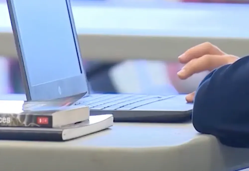 Cursuri suspendate în zeci de clase din Olt, din cauza COVID-19