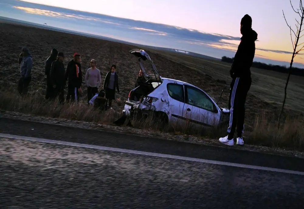 Accident între Slatina şi Valea Mare, în judeţul Olt. O femeie la spital