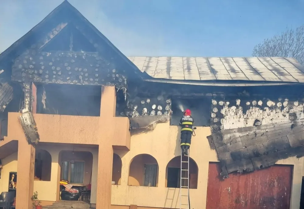 Olt: Incendiu la o vilă din Icoana (VIDEO)