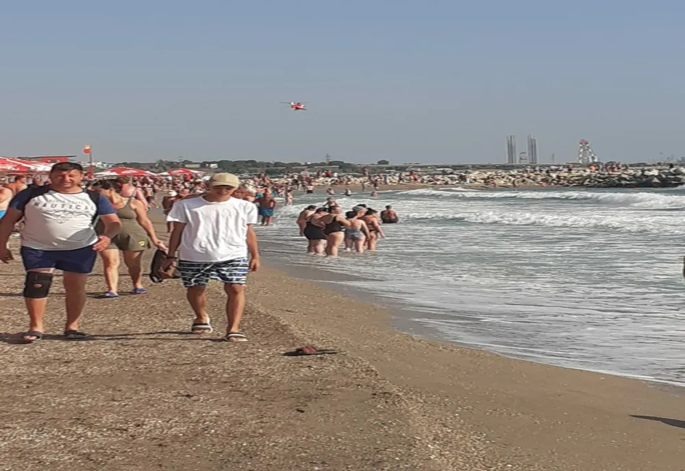 Trupul neînsufleţit al tânărului, din judeţul Olt, înecat în mare la Eforie Nord, adus de valuri la mal