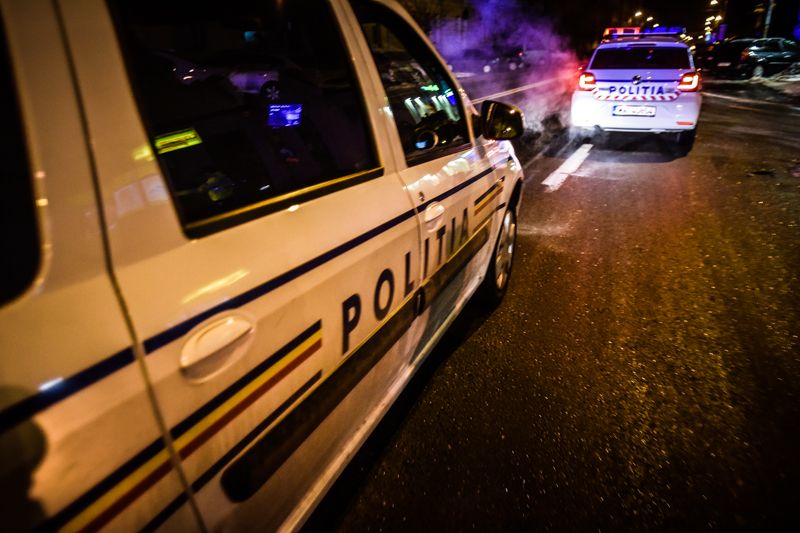 politie-masina-noaptea-politist-3