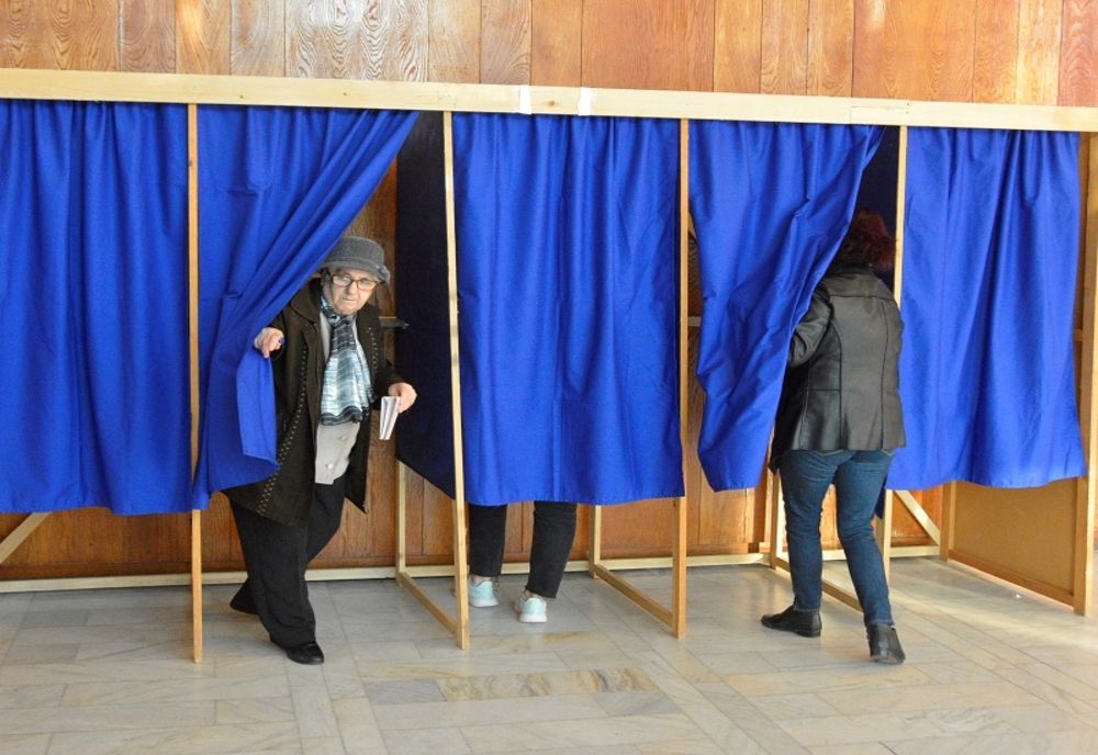 Peste 35%, prezenţa la vot în judeţul Olt, până la ora 16.00