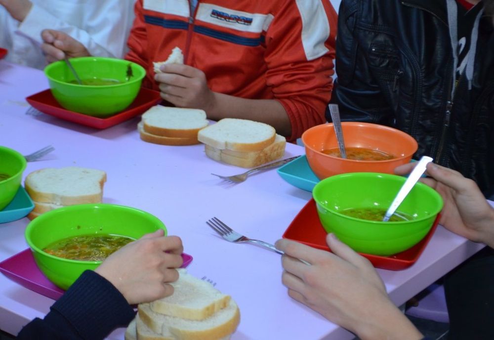 Elevii din trei şcoli olteni vor beneficia de Programul "Masă caldă"